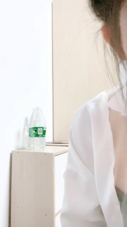 重磅回归，苏州G奶校花，真实线下可约【我不是学妹】，雪白美乳~多汁大肥逼，馒头穴名器还有张好脸蛋，没有一处软肋 截图6