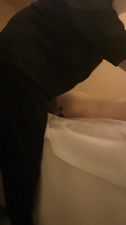 【黛西老师】，真实SPA按摩店偷拍，眼镜小帅哥刚上岗，白虎跳蛋塞逼逼，骚姐姐真会享受 截图16