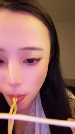 【小鱼糕冷】巨乳空姐~! 机场直播~跳蛋自慰~与肥猪男啪啪 截图1