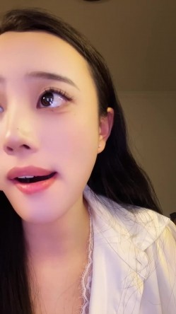 【小鱼糕冷】巨乳空姐~! 机场直播~跳蛋自慰~与肥猪男啪啪 截图2