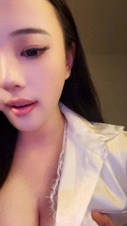 【小鱼糕冷】巨乳空姐~! 机场直播~跳蛋自慰~与肥猪男啪啪 截图3