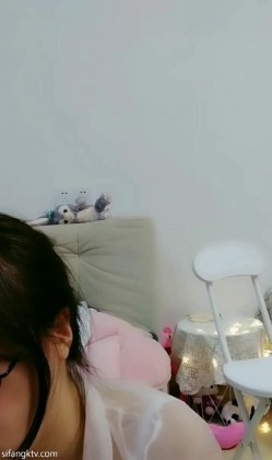 天然巨乳尤物 蜜桃Q妹 ，乳沟火辣，激情艳舞，跳蛋插洞，奶抖得极胸极胸！2 截图4