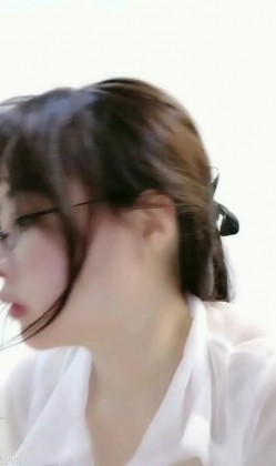 天然巨乳尤物 蜜桃Q妹 ，乳沟火辣，激情艳舞，跳蛋插洞，奶抖得极胸极胸！2 截图16