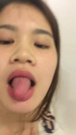 云盘流出：极品尤物身穿情趣制服被狠肏 调教女友为奴情侣日常性爱啪啪34V合集 截图6