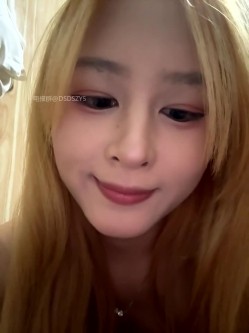 ️颜值主播【yuki_june】新人超高颜值黄发大眼睛美女、完美身材、户外商场真实漏出喷水 截图14