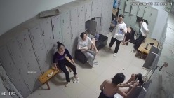 舞蹈班《监控破解》偷拍多位美女学员后台换衣服 截图9