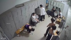 舞蹈班《监控破解》偷拍多位美女学员后台换衣服 截图15