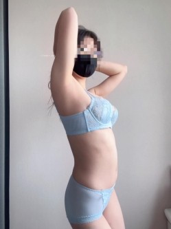 推特顶级SS级巨乳性感女神【小鲅鱼】私人定制，道具紫薇、户外露出、各种挑逗裸舞 截图5