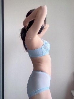 推特顶级SS级巨乳性感女神【小鲅鱼】私人定制，道具紫薇、户外露出、各种挑逗裸舞 截图6