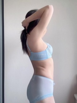 推特顶级SS级巨乳性感女神【小鲅鱼】私人定制，道具紫薇、户外露出、各种挑逗裸舞 截图7