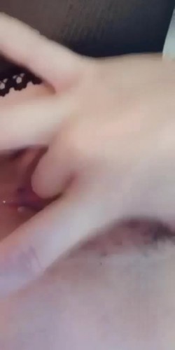 邻家小美眉芊芊黑丝诱惑，指奸骚逼淫水很多，这奶子非常好看，呻吟浪叫不止想被哥哥的大鸡巴干 截图9