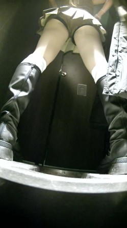 夜总会酒吧紫光系列高清后拍 丝袜篇黑丝妹子起的太快差点摔倒两个整理文胸妹子 截图4