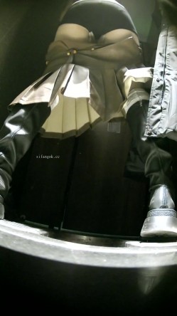 夜总会酒吧紫光系列高清后拍 丝袜篇黑丝妹子起的太快差点摔倒两个整理文胸妹子 截图10