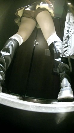 夜总会酒吧紫光系列高清后拍 丝袜篇黑丝妹子起的太快差点摔倒两个整理文胸妹子 截图13