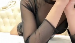 最新抖音泄密！高颜值大奶丝袜女神【璐璐本璐】福利，性爱XO自慰内衣诱惑，绝对反差炸裂 截图4