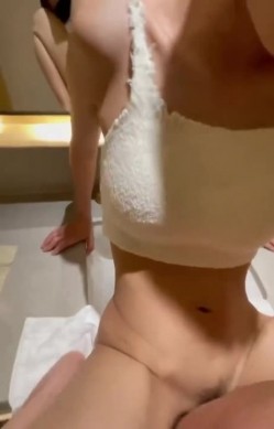 专约极品性感良家人妻，万里挑一的极品，趴窗边翘起翘臀迎接大肉棒进入，表面端庄人妻 私下反差母狗 截图9