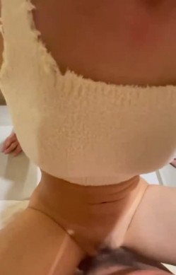 专约极品性感良家人妻，万里挑一的极品，趴窗边翘起翘臀迎接大肉棒进入，表面端庄人妻 私下反差母狗 截图16