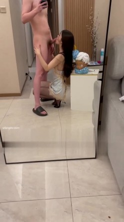 终极反差调教！颜值身材天花板某航极品空姐工作时是女神下班就是金主母狗~足交吃精浇尿啪啪各种侮辱 截图14