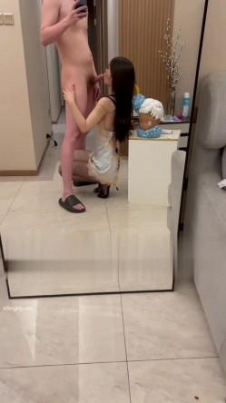 终极反差调教！颜值身材天花板某航极品空姐工作时是女神下班就是金主母狗~足交吃精浇尿啪啪各种侮辱 截图16