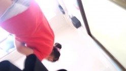 熊孩子下课后不老实追着美女老师拍粉色内裤,技术还不错看到乌黑的阴毛了 截图2