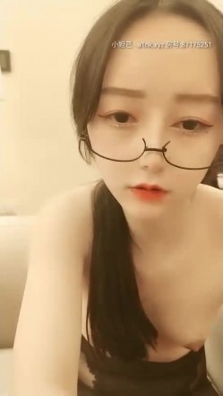 可爱的大都市白领妹子·· 甜甜脸蛋，穿着职业装下海，太喜欢她自慰流出的淫汁了，想舔干净！ 截图6