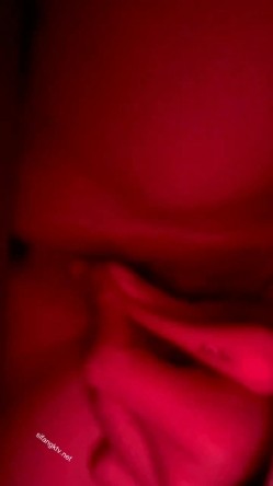 顶级绿帽淫妻大神【vincentxxbb】淫乱群P小娇妻，直击顶级淫乱现场！超淫乱对白，相当震撼 截图14