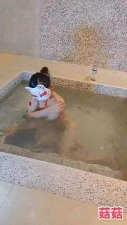 推特极品反差网红御姐【香菇】不雅私拍~粉丝联谊群交会换妻群P各种淫乱 截图10