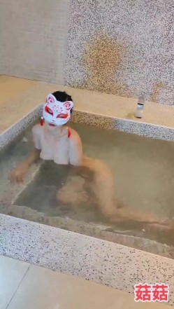 推特极品反差网红御姐【香菇】不雅私拍~粉丝联谊群交会换妻群P各种淫乱 截图11
