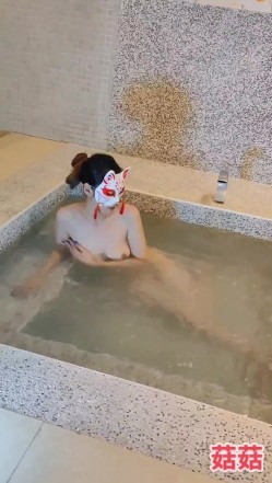 推特极品反差网红御姐【香菇】不雅私拍~粉丝联谊群交会换妻群P各种淫乱 截图12