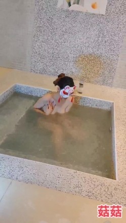 推特极品反差网红御姐【香菇】不雅私拍~粉丝联谊群交会换妻群P各种淫乱 截图13