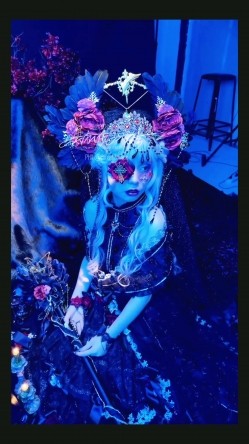 稀有露脸 高端ACG业界女神爆机少女 喵小吉 暗黑系Cos《鸦》敏感乳头变硬耸立 饱满少女阴户诱人至极 截图2