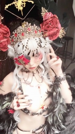 稀有露脸 高端ACG业界女神爆机少女 喵小吉 暗黑系Cos《鸦》敏感乳头变硬耸立 饱满少女阴户诱人至极 截图4