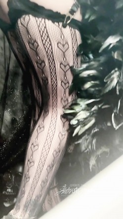 稀有露脸 高端ACG业界女神爆机少女 喵小吉 暗黑系Cos《鸦》敏感乳头变硬耸立 饱满少女阴户诱人至极 截图7