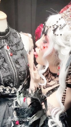 稀有露脸 高端ACG业界女神爆机少女 喵小吉 暗黑系Cos《鸦》敏感乳头变硬耸立 饱满少女阴户诱人至极 截图8