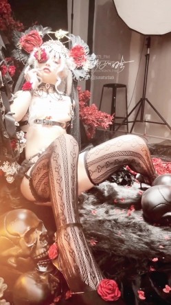 稀有露脸 高端ACG业界女神爆机少女 喵小吉 暗黑系Cos《鸦》敏感乳头变硬耸立 饱满少女阴户诱人至极 截图15