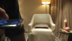 【专约老阿姨】，36岁极品人妻，兄弟俩小伙配合默契，激情四射镜头满分，激情淫荡，这骚货今晚高潮了 截图2