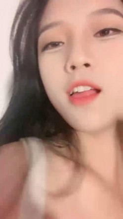 外表超甜颜值妹妹！说话温柔床上诱惑！贫乳多毛骚逼，搔首弄姿，翘起屁股特写，摆弄各种姿势 截图12