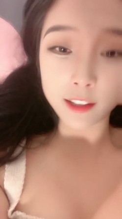 外表超甜颜值妹妹！说话温柔床上诱惑！贫乳多毛骚逼，搔首弄姿，翘起屁股特写，摆弄各种姿势 截图16