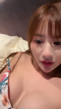 近期下海网红御姐，浴室洗澡湿身，揉捏两个大奶子，S型身材翘臀摆弄，掰开多毛小穴，小洞紧致 截图6
