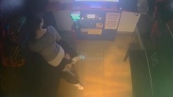 黑客破解KTV包间摄像头偷拍年轻情侣调皮的女生对着摄像头比剪刀手和男友在沙发上做爱小哥经验不足差点早泄 截图2
