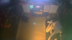 黑客破解KTV包间摄像头偷拍年轻情侣调皮的女生对着摄像头比剪刀手和男友在沙发上做爱小哥经验不足差点早泄 截图8