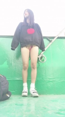 极品颜值反差骚婊学生妹『楼梯女계단녀』在楼梯 停车场抠逼自慰 酒店被金主各种姿势爆操，如玉般的身体酥到骨头里 截图16