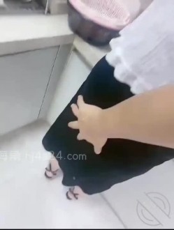 海角侄子爆肏嫂子12.0 家里没人厨房戏弄嫂子 欲迎还拒高潮N次肏失神 灶台迎击内射真过瘾 截图1