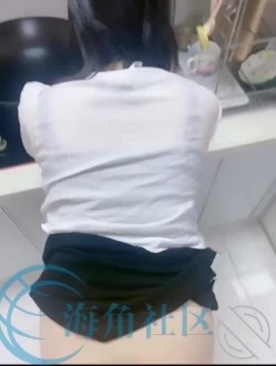 海角侄子爆肏嫂子12.0 家里没人厨房戏弄嫂子 欲迎还拒高潮N次肏失神 灶台迎击内射真过瘾 截图8