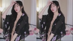 著名女团成员『韩雅』更大尺度更刺激挑逗 旗舰级暗黑女神放纵 豪乳蹦出乱颤 截图6