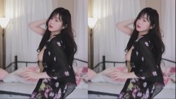 著名女团成员『韩雅』更大尺度更刺激挑逗 旗舰级暗黑女神放纵 豪乳蹦出乱颤 截图8