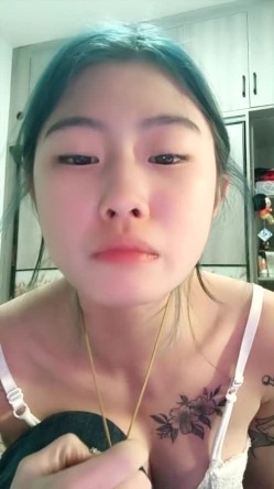 爆乳校花 首次被干【憨宝宝】男友搞完 又约大哥搞 自慰啪啪 逼毛浓厚好性感 爽的很 截图3