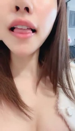 重庆某公司白领！超有气质~【小兔呀呀】道具自慰！爽上天~！川妹子的颜值真是高，家中洗澡滋味，身姿曼妙！！ 截图16