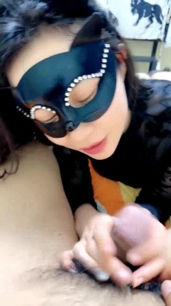 开档黑丝诱人的嫂子激情上位坐插大哥，浪叫不止让大哥玩弄骚奶子，压在身下快速抽插射了一逼，舔弄奶油鸡巴 截图14
