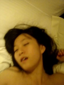 职校小情侣校外同居日常啪啪露脸自拍流出 反差贫乳妹紫薇打炮女上位相当疯狂全程一副高潮脸 截图4